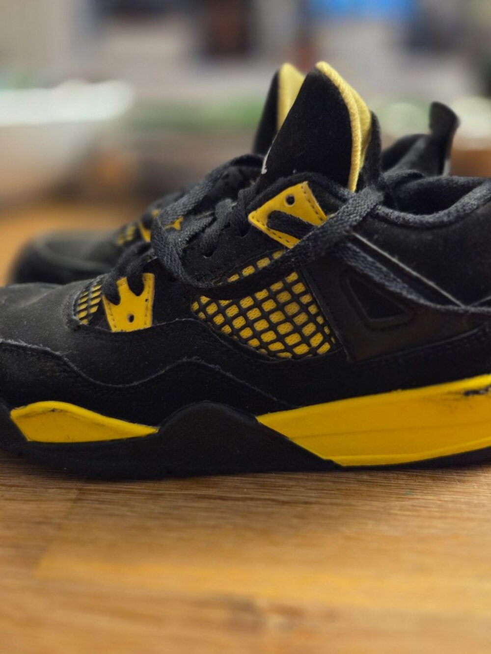 Boys Jordan 4 Thunders